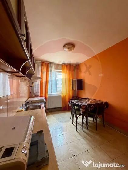 Apartament cu 3 camere semidecomandat în Central