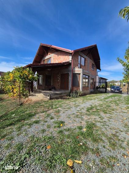 Casă cu 4 camere cu Teren 404 Mp în Central
