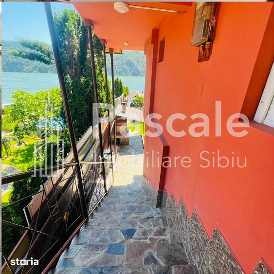 CASA DE VACAN?A DE VANZARE - PE MALUL DUNARII E?ELNI?A - 2