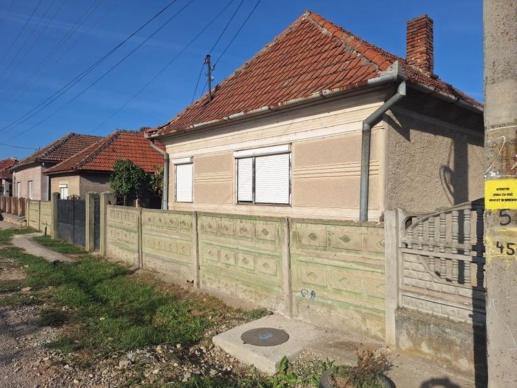 Casă cu 3 camere în Bărăștii Hațegului