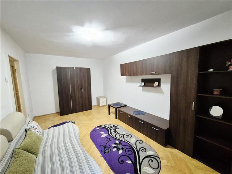 Apartament cu 2 camere decomandat în Tătărași
