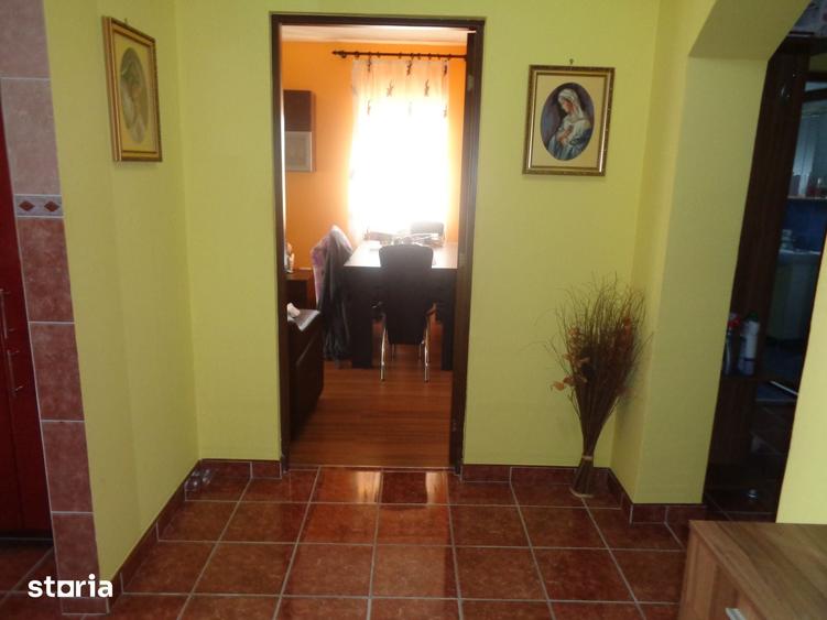 Apartament cu 3 camere decomandat în Bujac