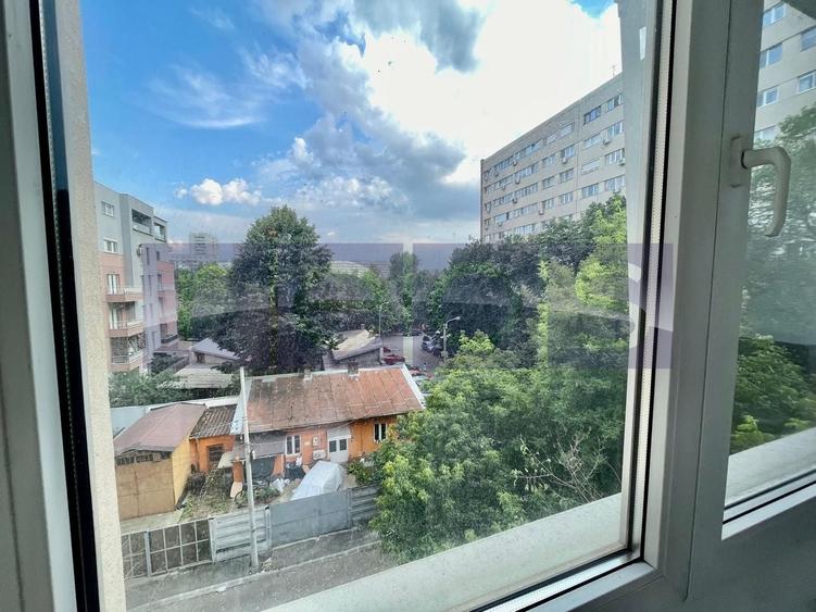 Apartament cu 3 camere semidecomandat, mobilat în Câmpia Libertății
