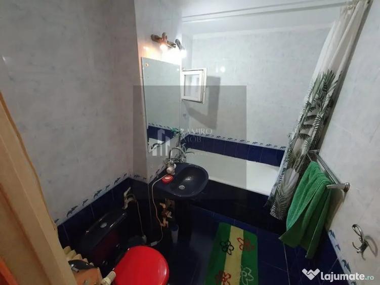 Apartament cu 4 camere decomandat în Costin Georgian