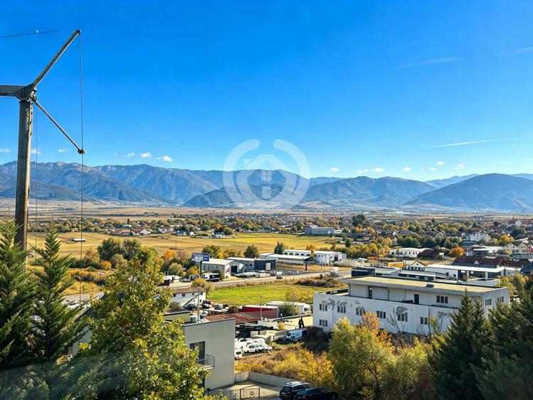 Apartament cu 4 camere decomandat în Cristian