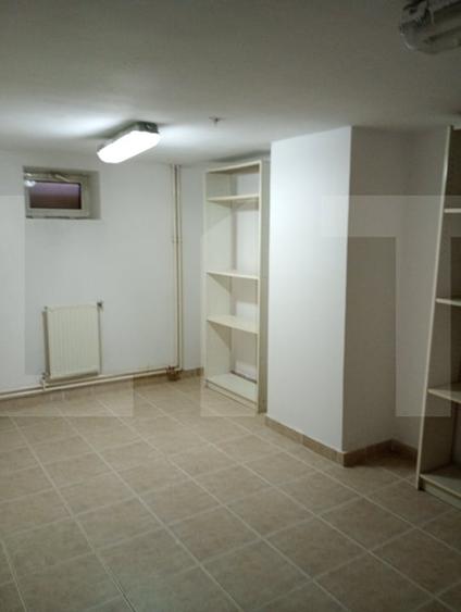 Birou, de 375 mp, în Central