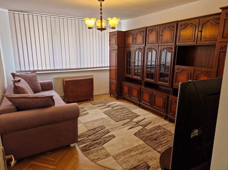 apartament 3 camere de inchiriat Calea Sagului - 1