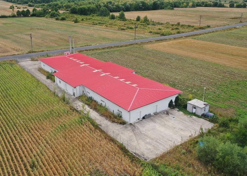 Spațiu comercial, de 1,241 mp, în Dezna