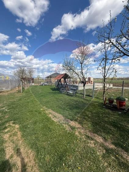 Casă individuală cu 4 camere cu Teren 2900 Mp în Colțirea