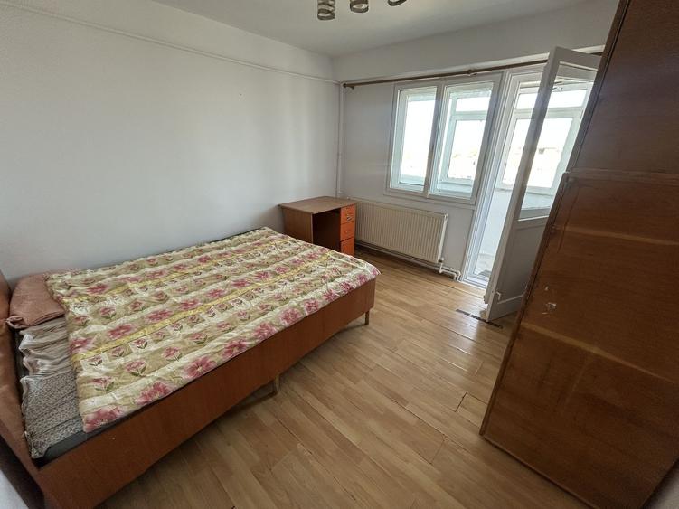 Apartament cu 3 camere decomandat în Casa de Cultură
