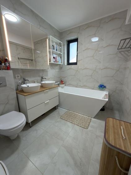 Casă cu 4 camere în Central