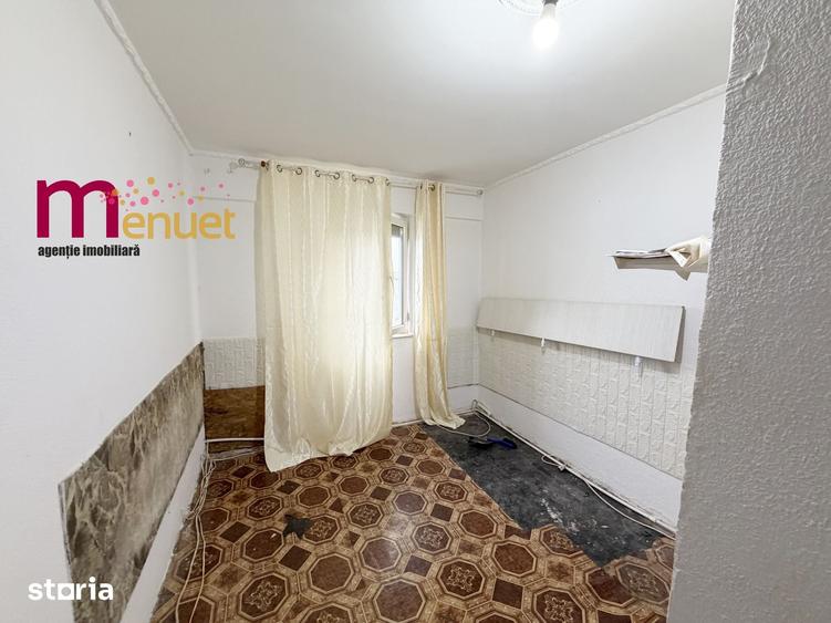 Apartament cu 3 camere semidecomandat în Central