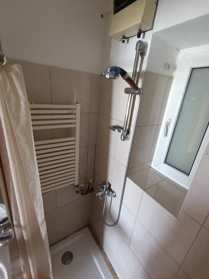 Apartament cu 3 camere semidecomandat în Sala Palatului