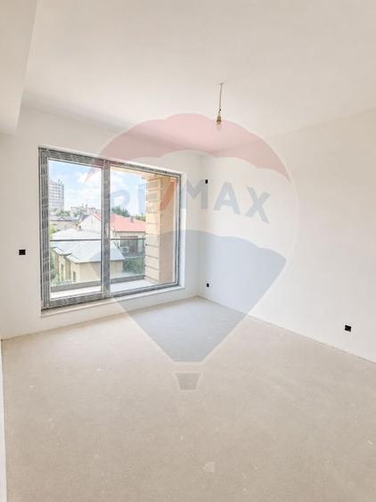 Apartament cu 3 camere decomandat în 1 Mai