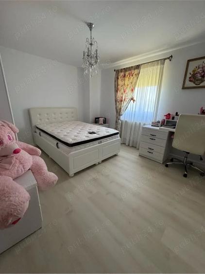 Casă cu 5 camere cu Teren 750 Mp în 1 Decembrie