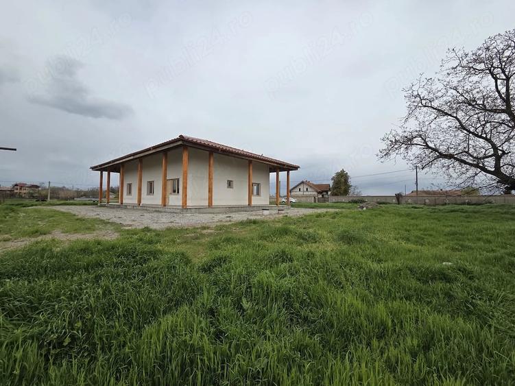 Casă cu Teren 1400 Mp în Agighiol