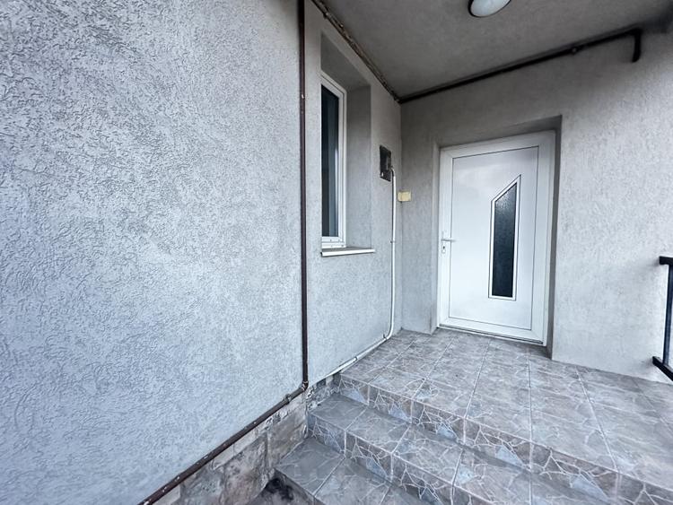 Casă individuală cu 7 camere cu Canalizare în Central