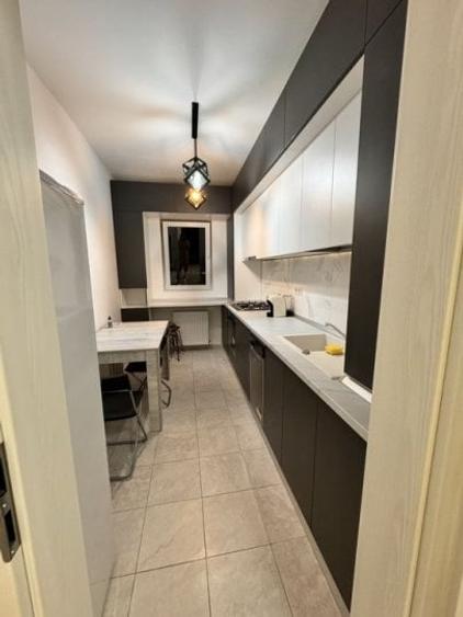 Apartament cu 2 camere decomandat, mobilat în Berceni