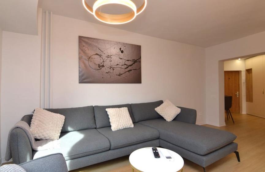 Apartament cu 3 camere decomandat, mobilat în Unirii