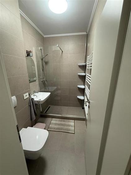 Apartament cu 2 camere decomandat, mobilat în Tractorul