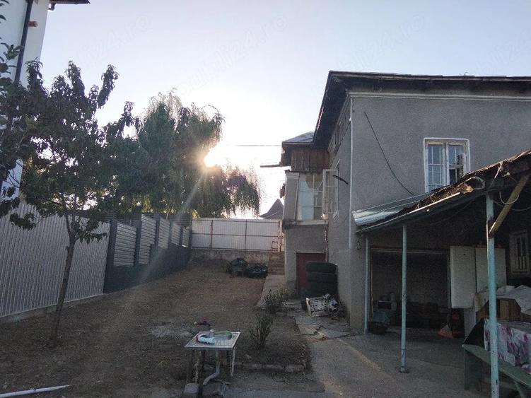Casă cu 5 camere cu Teren 500 Mp în Central