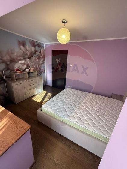 Apartament cu 4 camere decomandat, mobilat în Republicii
