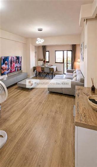 Apartament cu 3 camere semidecomandat, mobilat în Băneasa — fotografia 1