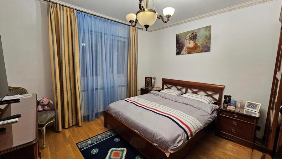 Apartament cu 3 camere decomandat în Ghencea