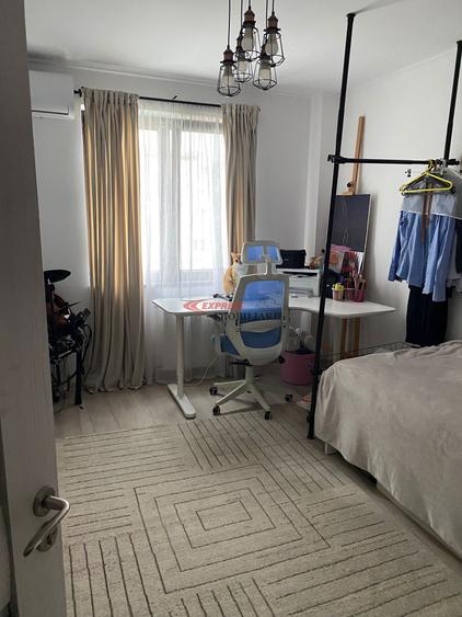 Apartament cu 4 camere semidecomandat în Dristor