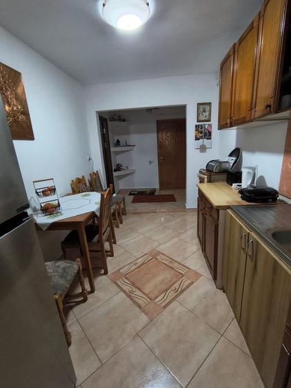 Apartament cu 3 camere decomandat în Delfinariu