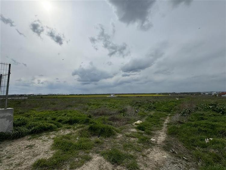 Teren Construcții intravilan de 2500 mp, în Boreal