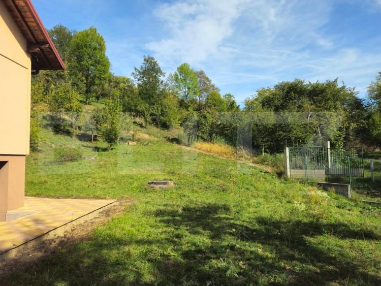 Casă individuală cu 6 camere cu Teren 3000 Mp în Runcu