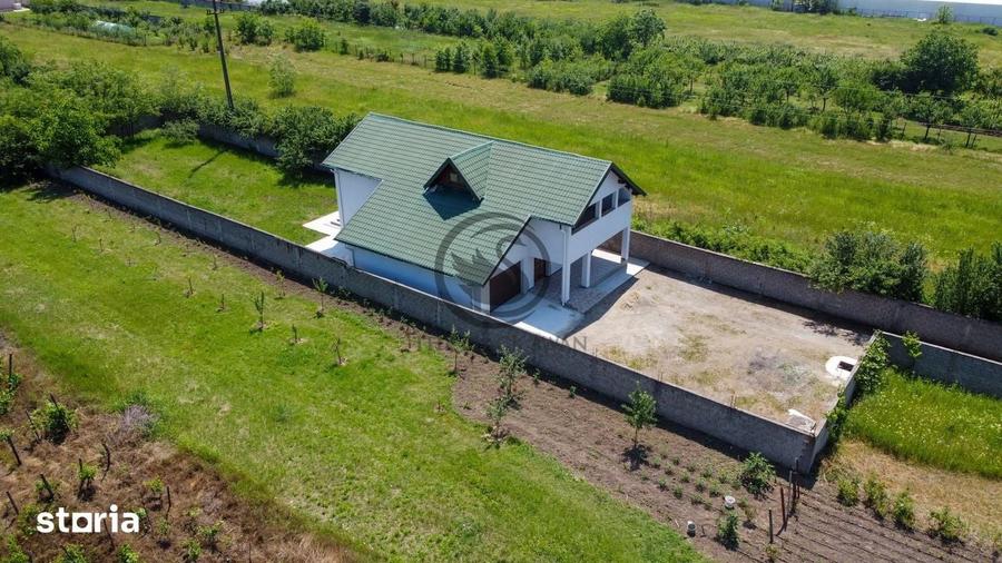 Casă cu 4 camere cu Teren 1303 Mp în Bucov
