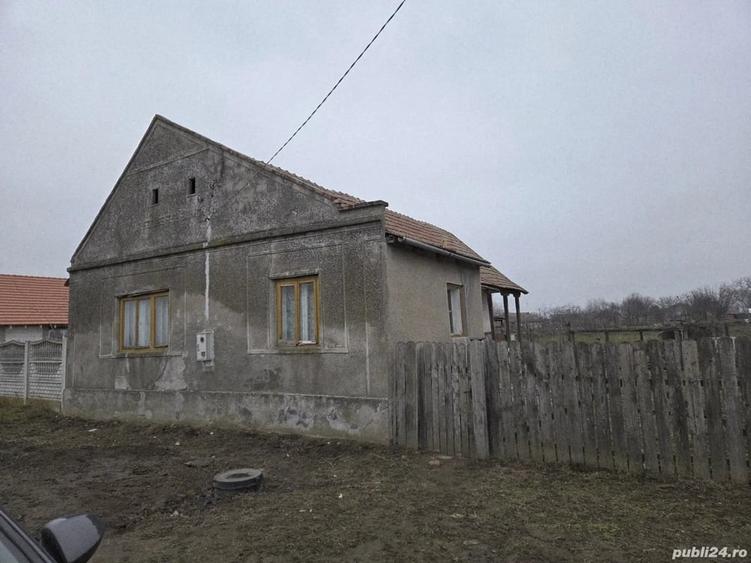 Casă cu 3 camere cu Teren 1054 Mp în Pesac