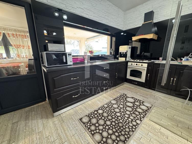 Casă individuală cu 4 camere cu Canalizare în Domnești