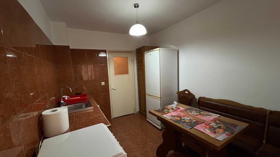 Apartament cu 3 camere decomandat în Dorobanți 1