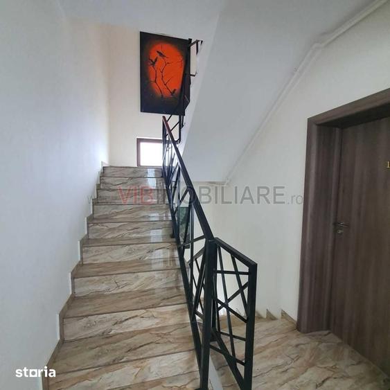 Casă cu 10 camere cu Teren 375 Mp în Central