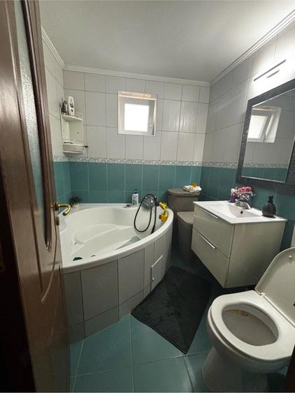 Apartament cu 3 camere decomandat în Rahova