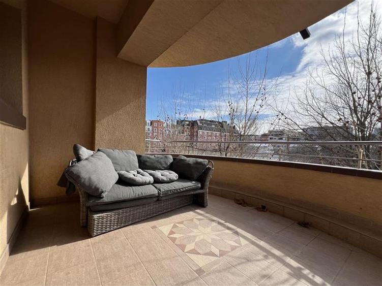 Apartament cu 3 camere semidecomandat, mobilat în Herăstrău