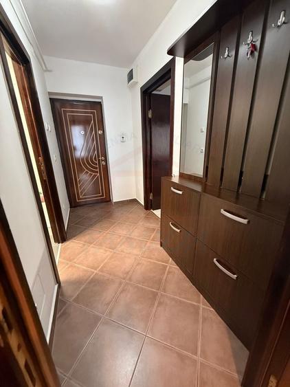 Garsonieră decomandată, mobilată în Faleză