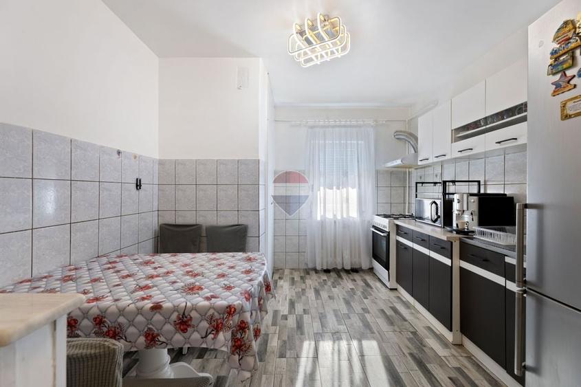Apartament cu 2 camere semidecomandat, mobilat în Micălaca