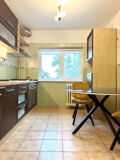 Apartament cu 4 camere decomandat în Floreasca