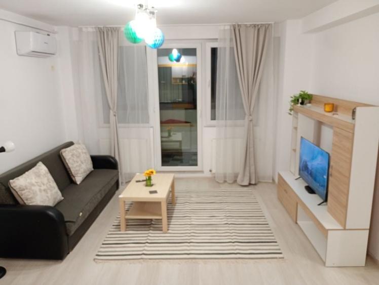 Apartament cu 2 camere semidecomandat în Roșu