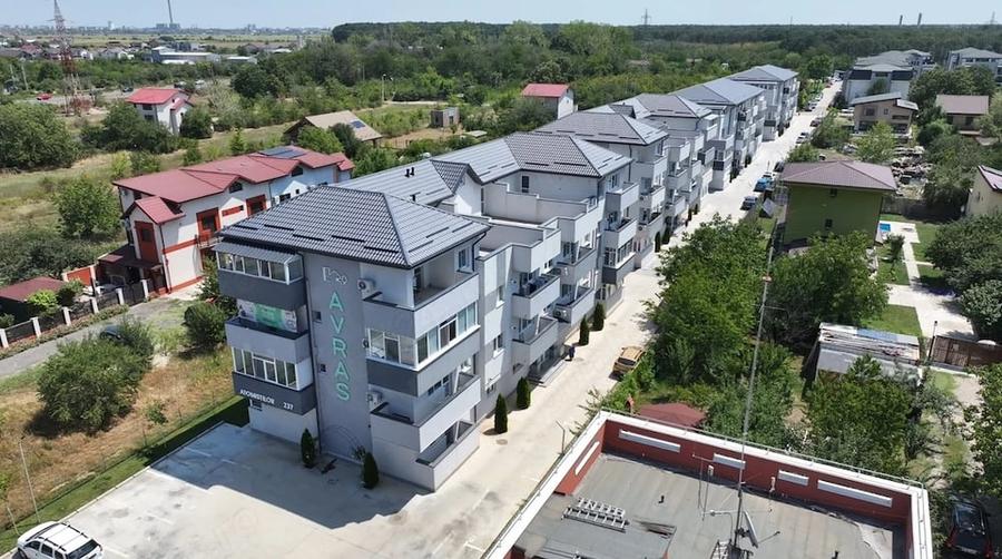 Apartament cu 2 camere decomandat în 1 Decembrie