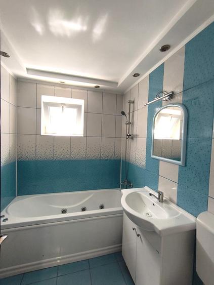 Casă cu 5 camere cu Canalizare în Banu Manta
