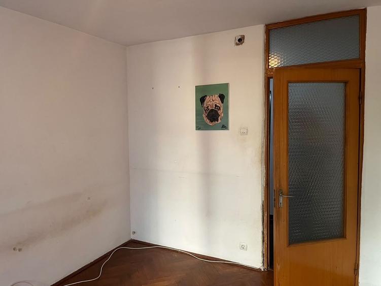Apartament cu 4 camere semidecomandat în Moșilor
