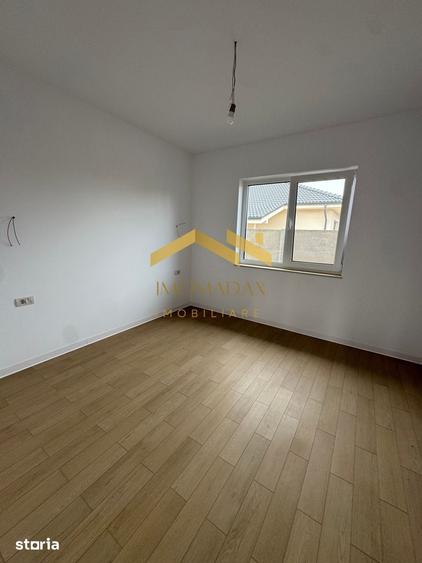 Casă cu 4 camere cu Teren 400 Mp în Sânmihaiu Român