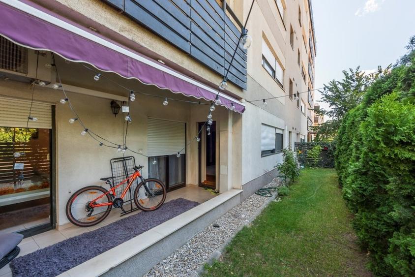 Apartament cu 3 camere decomandat, mobilat în Băneasa — fotografia 3