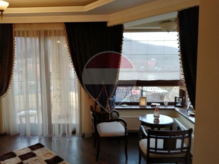 Casă individuală cu 9 camere cu Teren 1365 Mp în Valea Doftanei