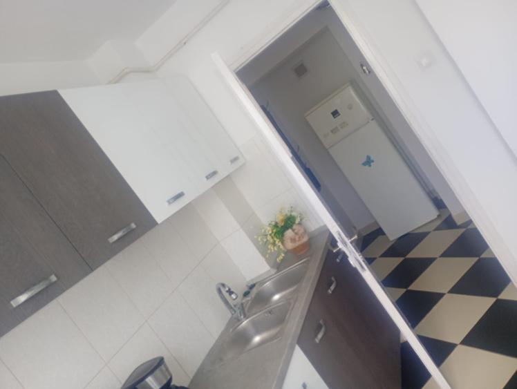 Apartament cu 2 camere semidecomandat în Craiovei